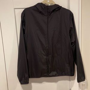 Uniqlo lightweight wind jacket with hood